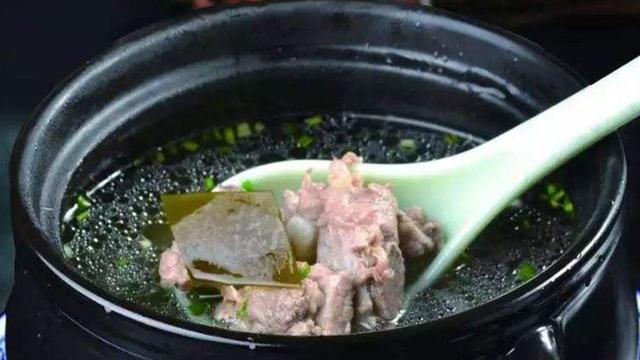 家常海带排骨汤最好喝（海带排骨汤家常做法）(1)