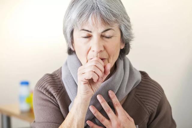 喉咙有痰咳不出临时解决方法（喉咙有痰咳不出又咽不下）(2)