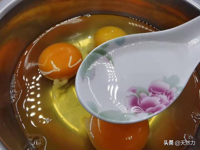 超下饭的鸡蛋酱怎么做（东北人喜爱的鸡蛋酱要怎么做才好吃）(5)