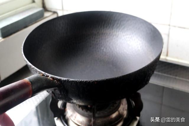 旧锅怎样处理成不粘锅（炒菜锅用久了又脏又粘锅）(2)