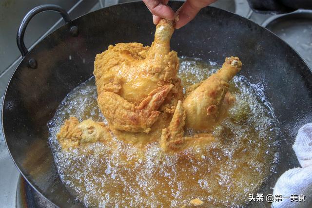 怎样做炸鸡又酥又好吃（用厨师长的方法做香酥炸鸡）(8)