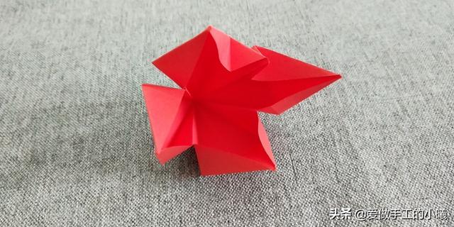 简单花朵手工折纸步骤图解（漂亮立体四瓣花）(18)