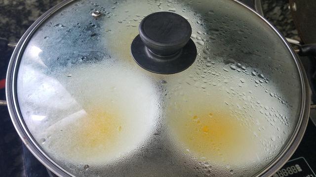 好吃又简单的美食水煮荷包蛋（试试这道水煮荷包蛋）(6)