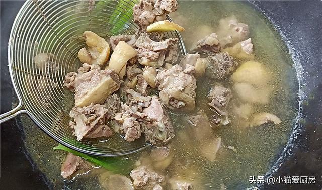 鸭肉土豆焖饭家常做法（国庆节教你做一个土豆焖鸭肉）(4)