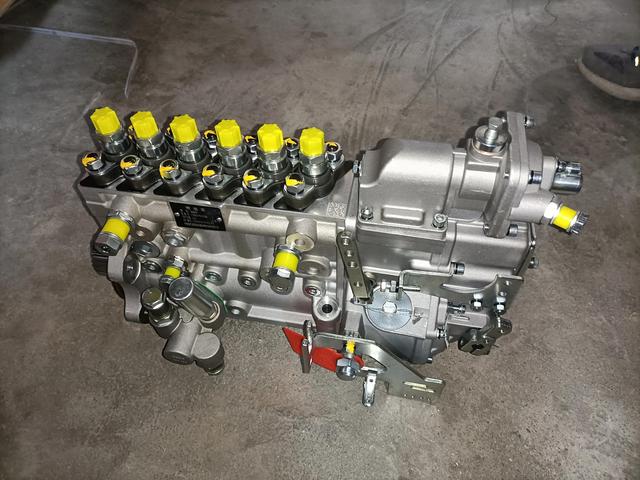 发动机高压油泵内部结构（发动机零件喷油泵）(2)