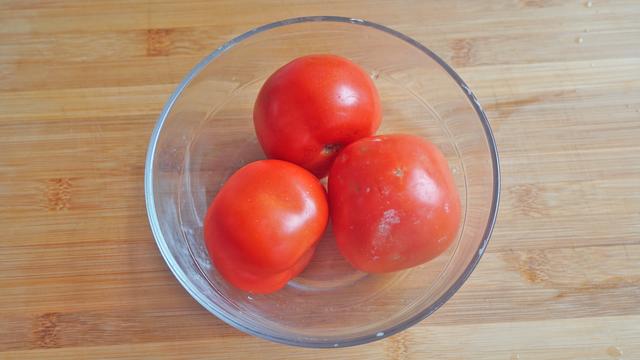 西红柿怎么做好吃家庭（秋季多给家人吃西红柿）(5)
