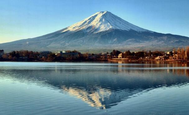 日本十大著名旅游景点介绍（日本最热门的十大旅游景点）