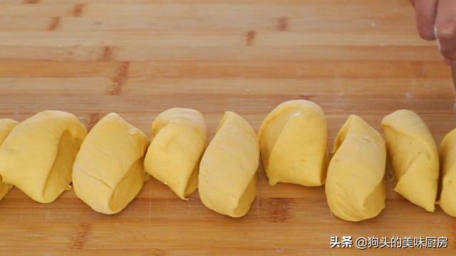 如何自己在家制作南瓜面包（一块南瓜2个鸡蛋）(8)