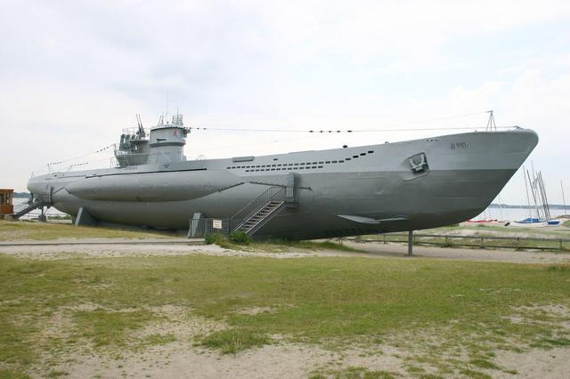 德国二战有多少u型潜艇（二战U型潜艇无限制潜艇战）
