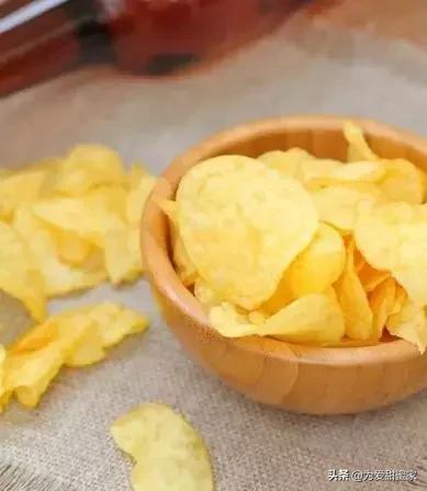 用土豆怎么做薯片最简单的（自己在家用土豆就能做薯片）(6)