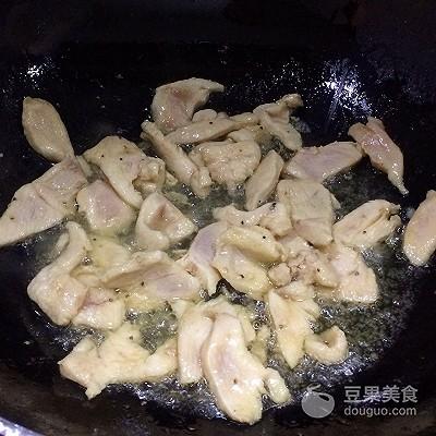 孜然鸡胸肉和洋葱怎么炒 鸡胸肉鲜嫩的窍门(4)