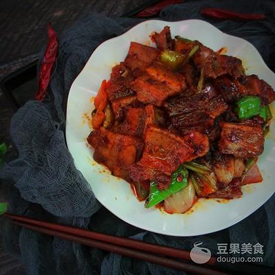如何做回锅肉家常做法（青椒回锅肉的做法）(15)