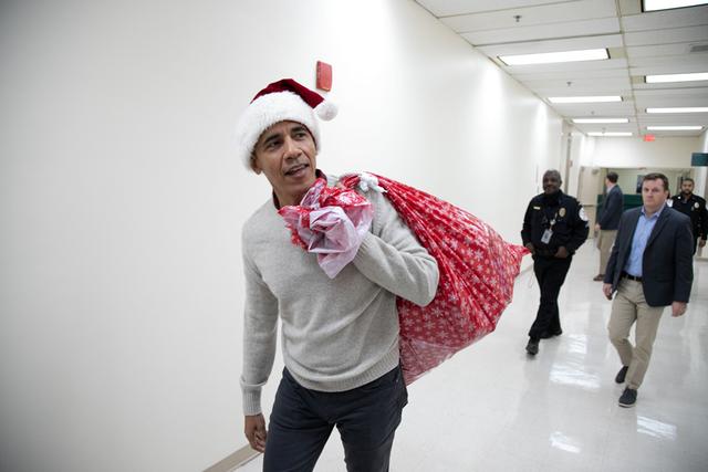 奥巴马的情绪失控（奥巴马打扮成圣诞老人）