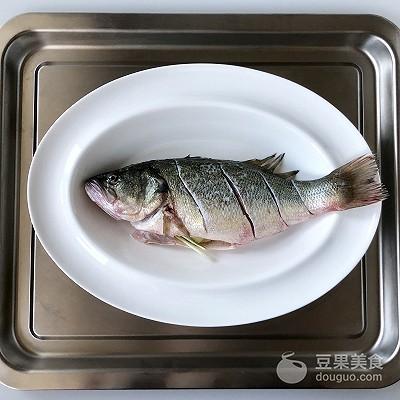 红烧鱼的做法（清蒸鲈鱼的做法）(6)