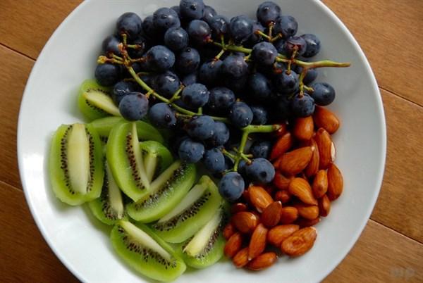 哪些水果是减肥中不能吃的（瘦身的你要注意了）(1)