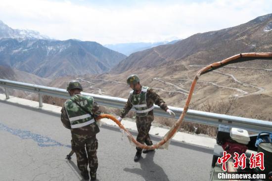 川藏线最险怒江72拐你敢来挑战吗 川藏公路的著名险途