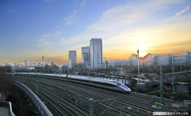 北京到青岛的高铁几个小时到达（北京南至青岛一站直达仅需3小时）