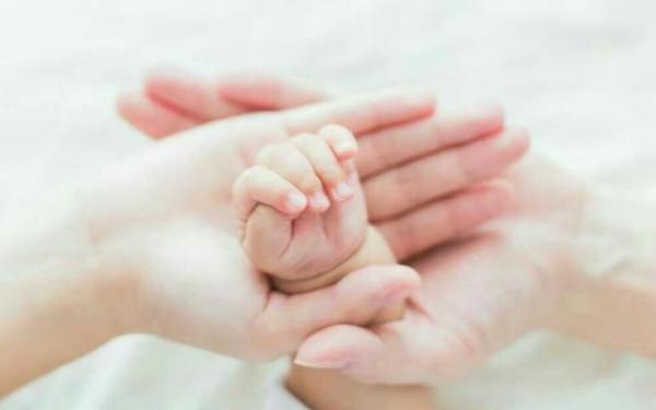 怎样训练宝宝双手协调性（妈妈都知道手脑协调的重要性）(1)