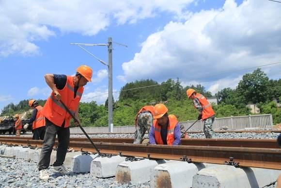 新建重庆至黔江铁路建设加速推进（黔张常铁路有望年底通车）(2)