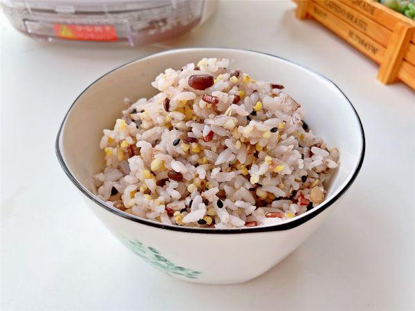 杂粮米饭菜谱图（十谷杂粮沥米饭的美味秘籍）(1)