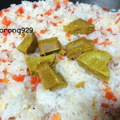 简单咖喱炒饭的做法大全（懒人最爱的咖喱炒饭来啦）(6)