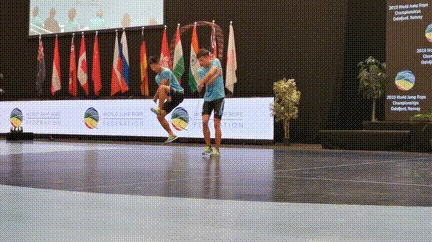 小学生双脚跳绳一分钟世界纪录（初中生1秒跳绳9.5次）(8)