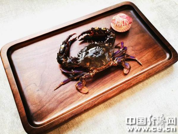 吃螃蟹搭配什么比较好（又到吃螃蟹季节）(1)