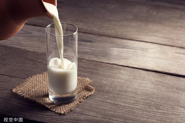 国产牛奶与进口牛奶的区别（国产和进口的纯牛奶谁更好）