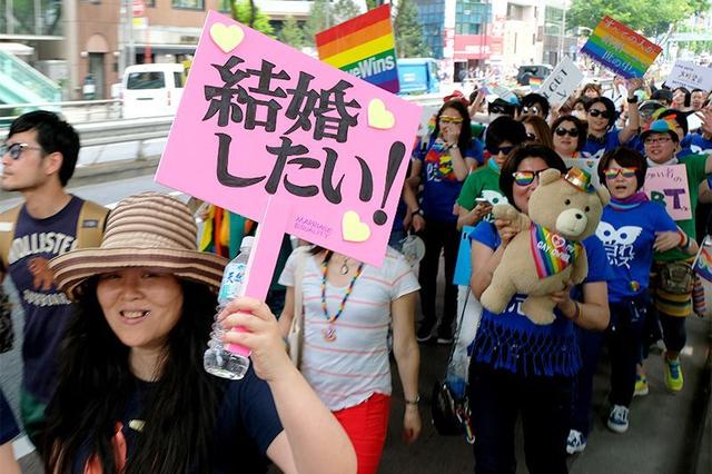 中日跨国婚姻4成离婚（日本第一对领证的同性恋）(4)