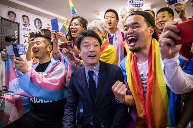 中日跨国婚姻4成离婚（日本第一对领证的同性恋）(21)