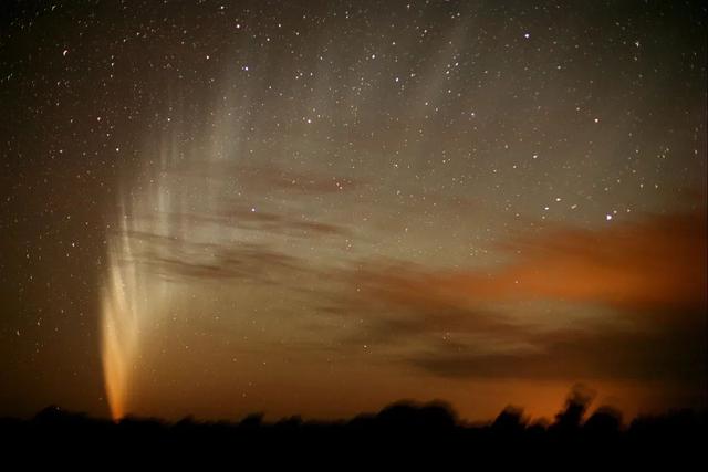 离我们最近的哈雷彗星（夜空中最长的彗星）(17)
