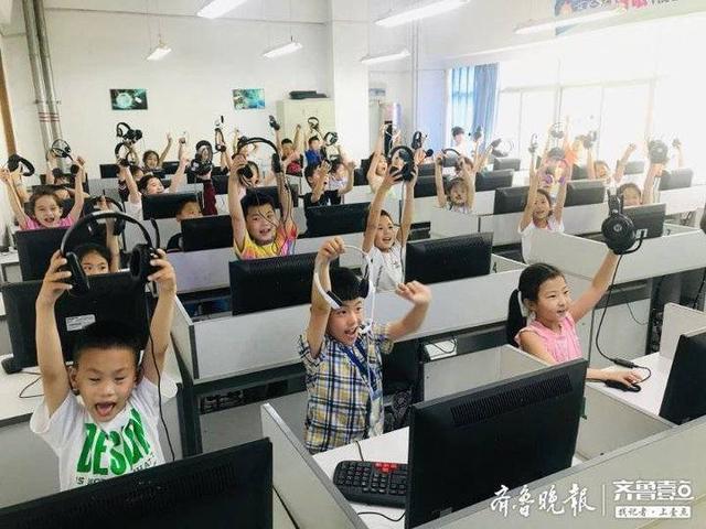 深圳ai学校（AI智能走进威海大光华国际学校）(1)