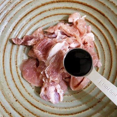 炒荞头肉的做法（好吃不贵的荞头炒肉片做法）(2)