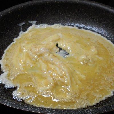 蒜苗炒鸡蛋最简单的家常菜（最全的鸡蛋炒蒜苗攻略）(4)