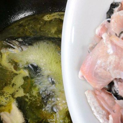 怎样做酸菜鱼汤最好吃（这道酸菜乌鱼汤）(6)