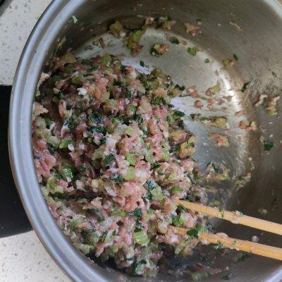 芹菜白菜水饺的做法（吃一次想十次的下饭菜芹菜猪肉水饺）(5)