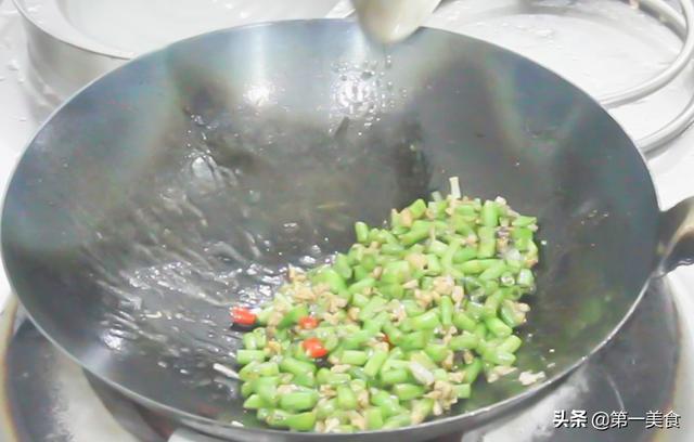 如何做一道好吃的菜四季豆（做一道爽口家常菜）(图7)