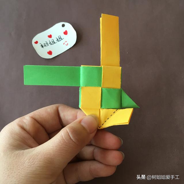 三层陀螺用折纸怎么叠（正方形牙签陀螺与回旋飞镖牙签陀螺的折法）(11)