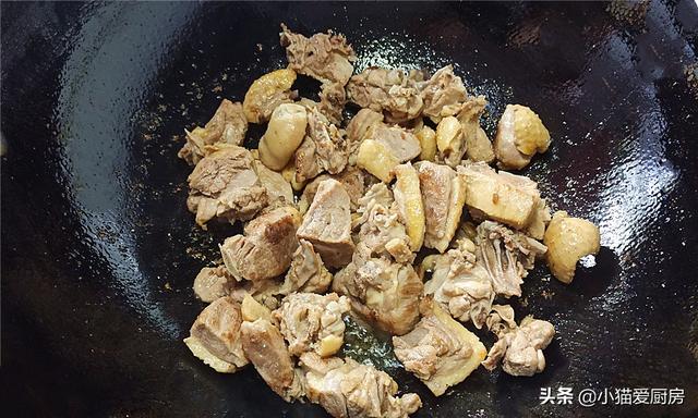 鸭肉土豆焖饭家常做法（国庆节教你做一个土豆焖鸭肉）(8)