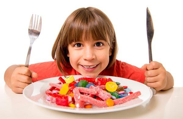 儿童吃糖过量（宝宝吃糖太多大脑会变笨）(2)