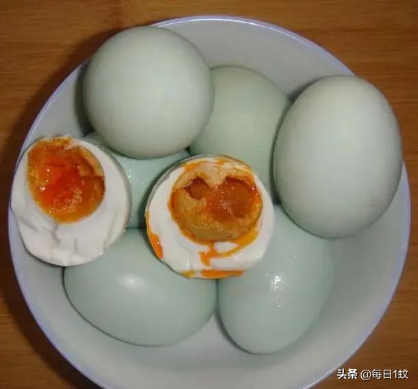 咸鸭蛋如何保存（直接放冰箱就错了）(2)