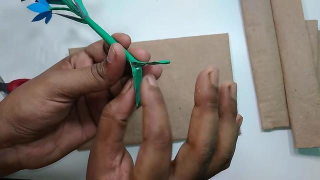 手工卡纸制作花卉盆栽（立体盆栽纸艺花卉的制作过程）(11)