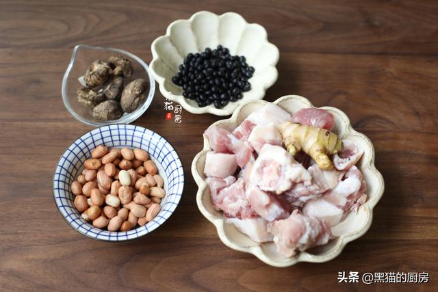 广东煲猪尾汤的做法（广东人都爱用猪尾煲汤）(3)