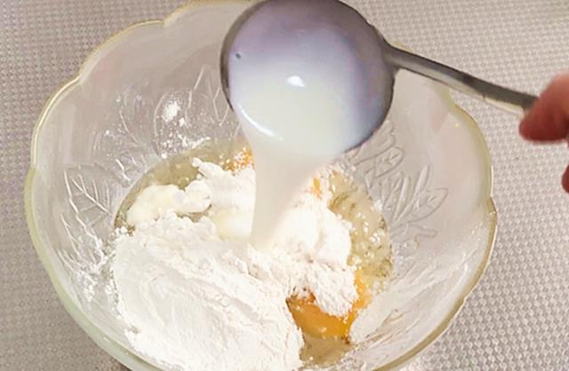 不用面粉只用酸奶做出来的点心（面粉里加1盒酸奶）(图3)