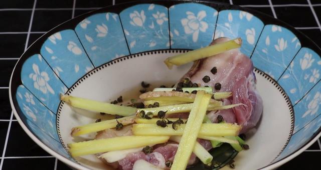 做回锅肉的方法与步骤（好多人第一步就错了）(3)