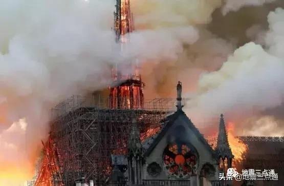 巴黎圣母院为什么会突发火灾（巴黎圣母院突遭大火）(1)