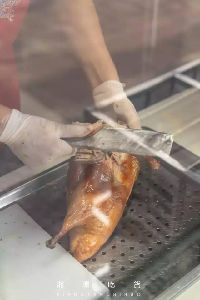 湖南湘西最好吃的烤鸭（湘潭这家排长队的北京烤鸭）(1)