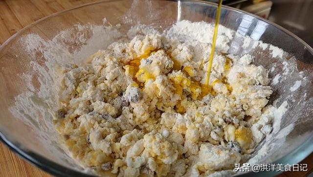 高筋面粉怎么用电饭锅做面包（家里有面粉一定做这个面包）(2)
