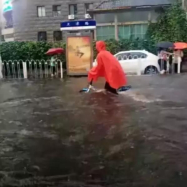 天津曾经暴雨全城被淹（暴雨后这40个地方易积水）