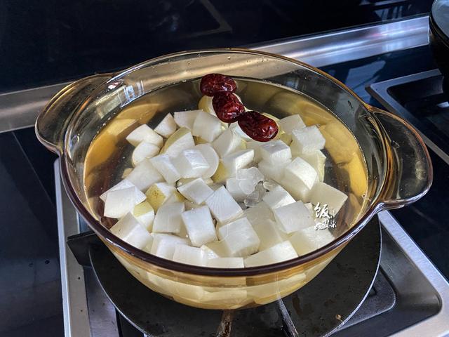 梨和白萝卜煮水的做法一天几次（把白萝卜和雪梨一起煮）(5)